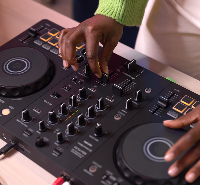 Pioneer FLX4 controller voor DJ workshops op scholen